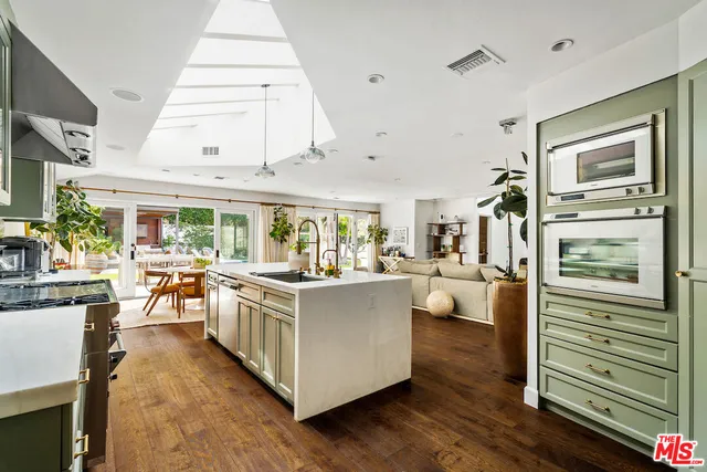 $21,500 | 9155 Warbler Place, West Hollywood, CA 90069