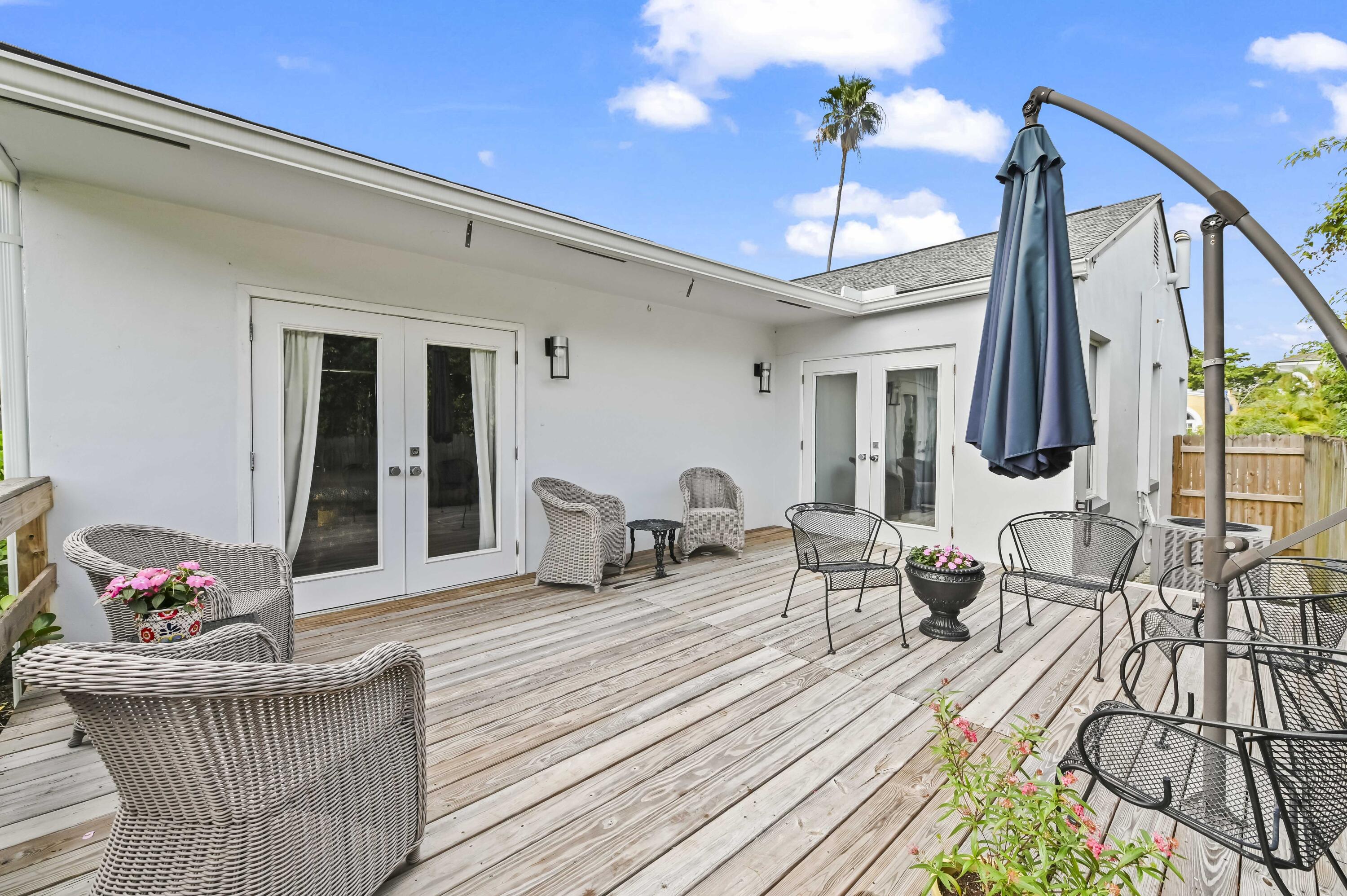 604 Ardmore Road West Palm Beach, FL 33401 - Photo 15 of 15 a living room with furniture