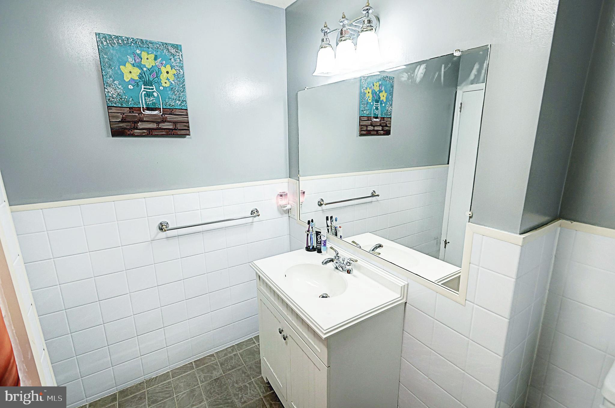 1140 Kalreda Road York, PA 17406 - Photo 29 of 51 Second floor bathroom