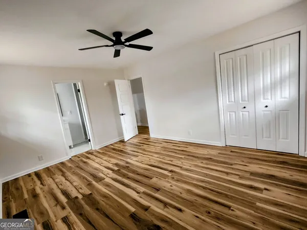 a view of a livingroom with a ceiling fan