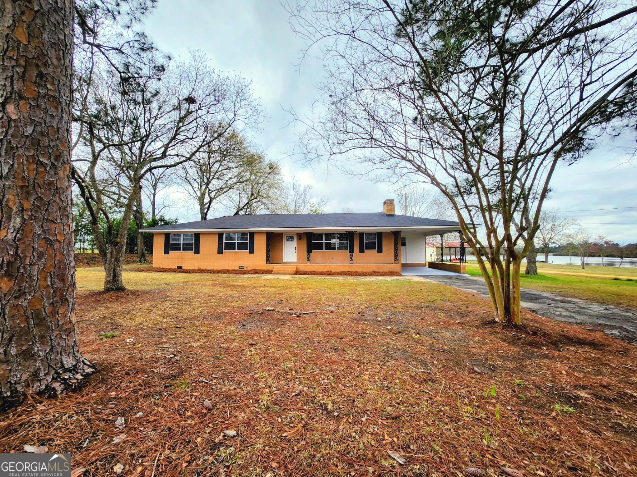 267 Evergreen Road Fitzgerald, GA 31750 - Photo 2 of 22 a front view of a house with a garden
