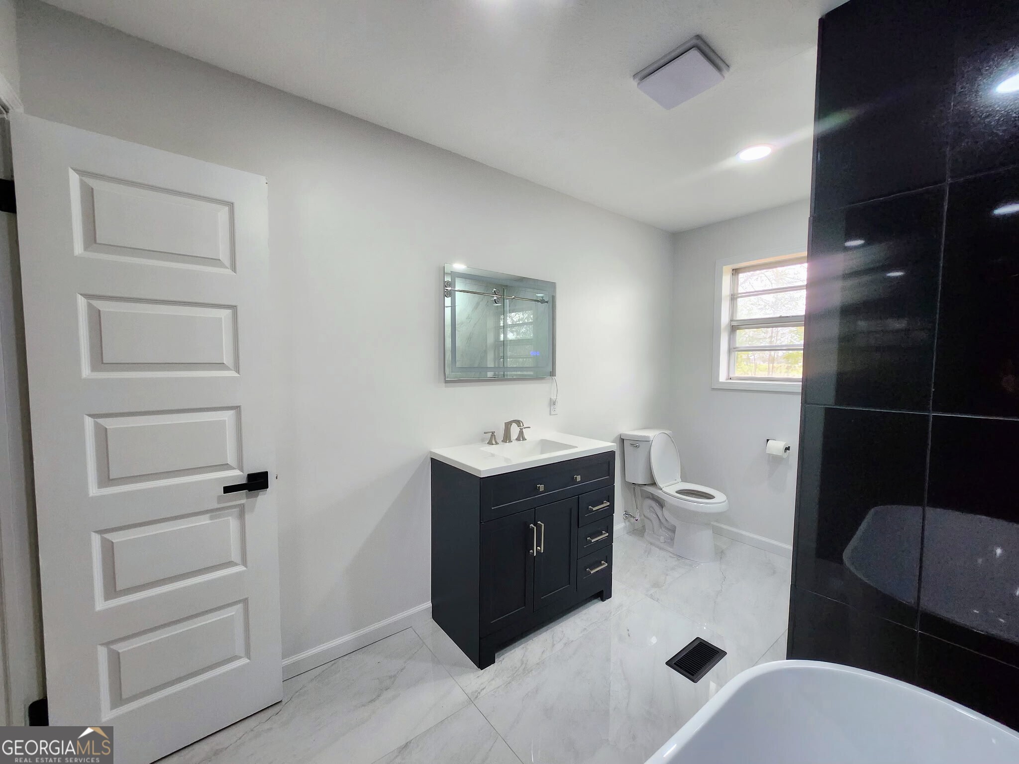 267 Evergreen Road Fitzgerald, GA 31750 - Photo 22 of 22 a bathroom with a toilet sink and mirror