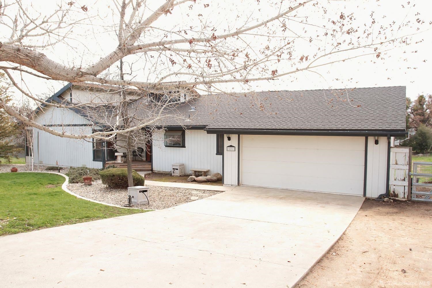 21212 Ridgeway Drive Tehachapi, CA 93561 - Photo 3 of 33 Gallery Image 3
