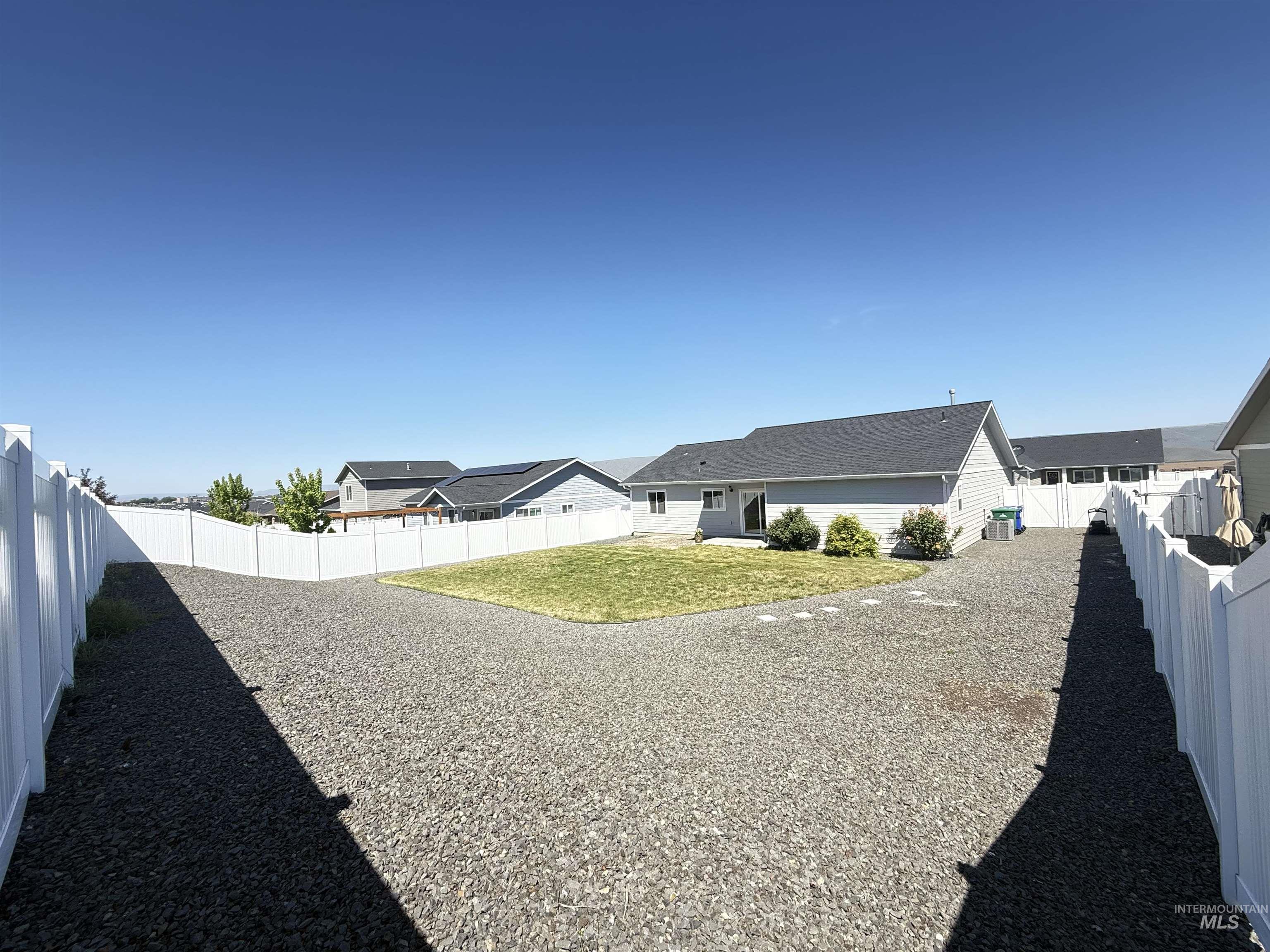1556 Frontier Drive Lewiston, ID 83501 - Photo 17 of 23 Fully fenced backyard featuring a combination of gravel and lawn areas