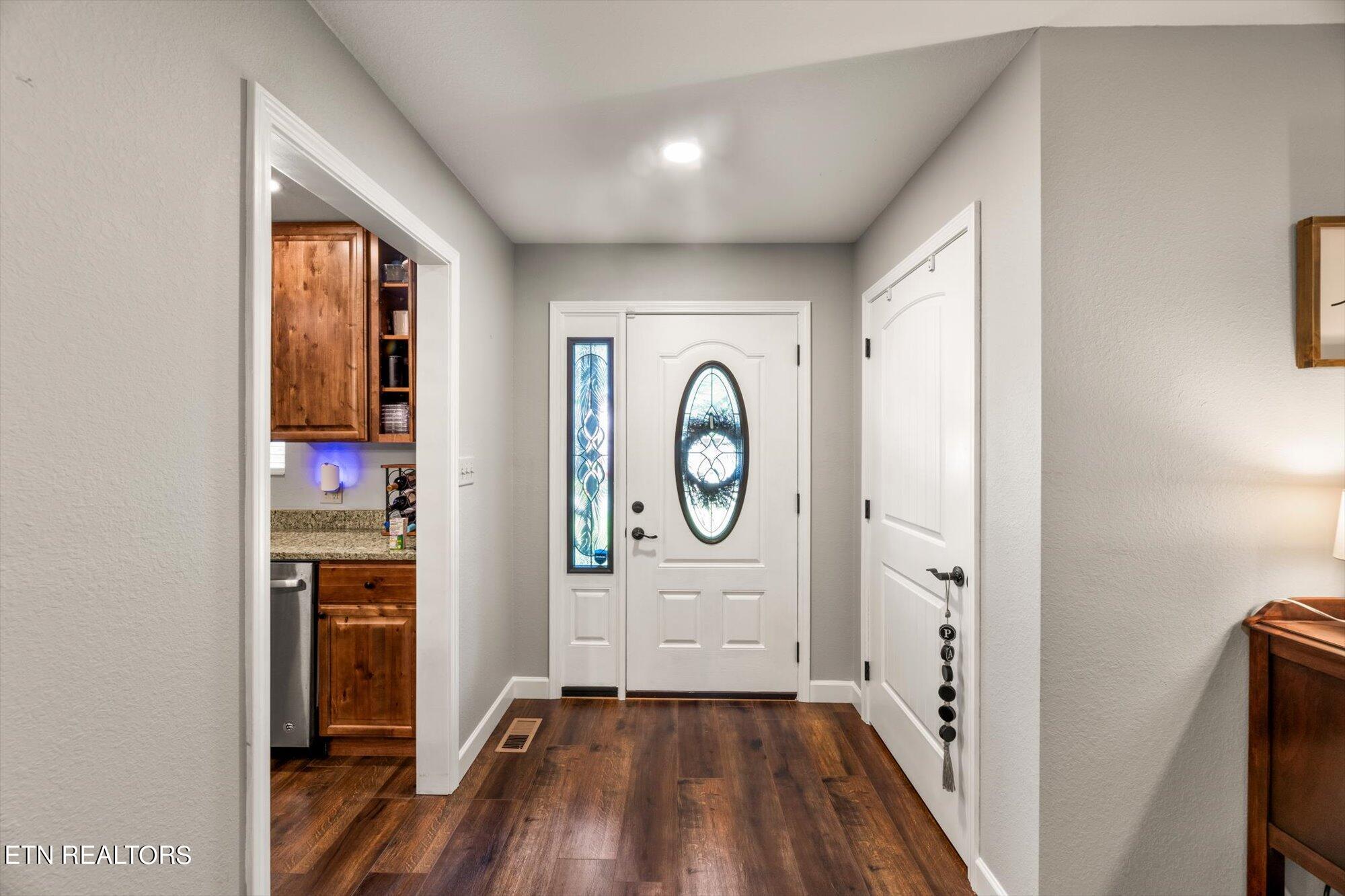 200 Timber Creek Road Maynardville, TN 37807 - Photo 6 of 30 Foyer entry