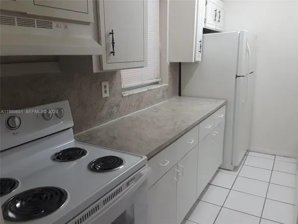 $1,675 | 3675 West 11th Avenue, Unit 216, Hialeah, FL 33012