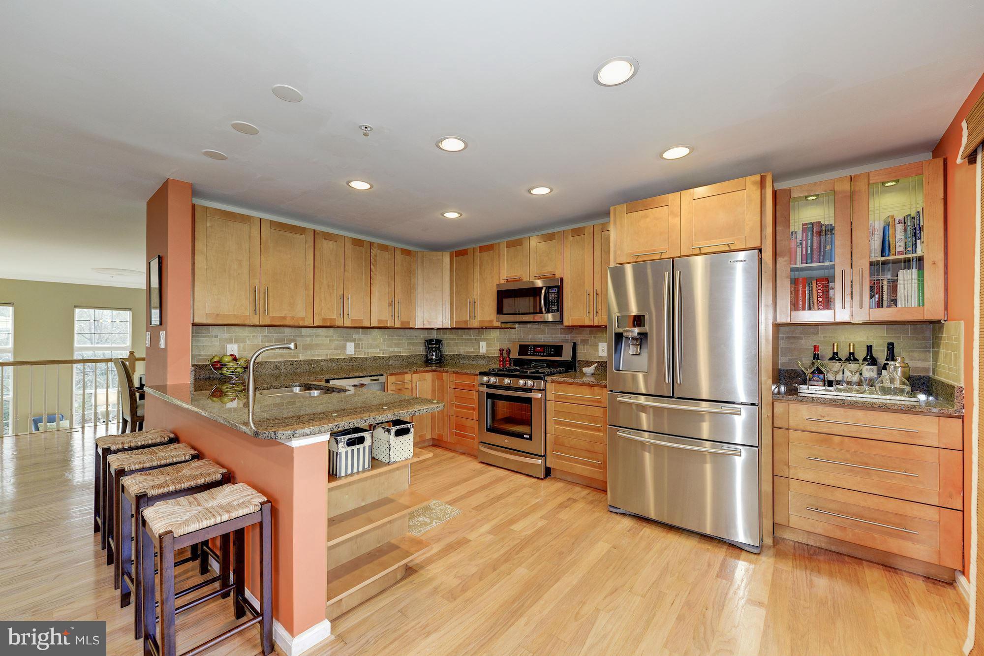 12071 Trumbull Way, Unit 20716 Reston, VA 20190 - Photo 8 of 24 Kitchen