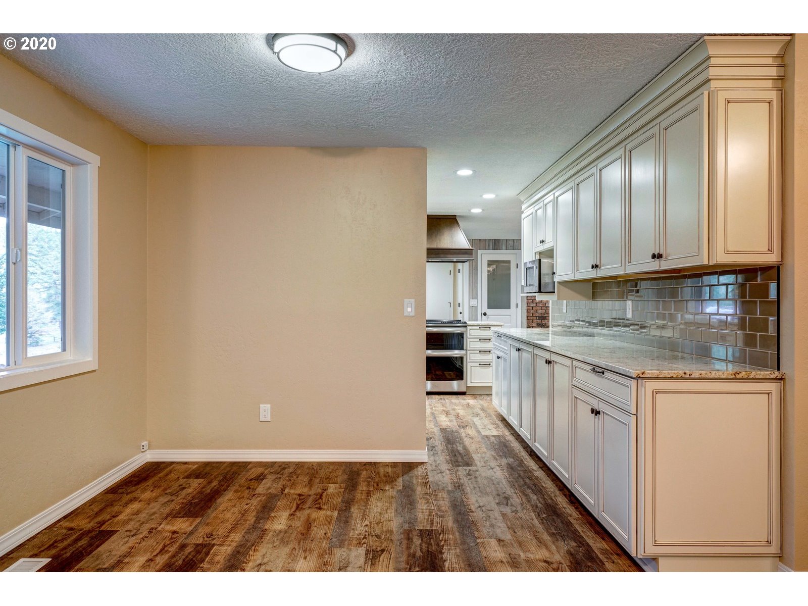 15520 Strong Road Dallas, OR 97338 - Photo 8 of 29
