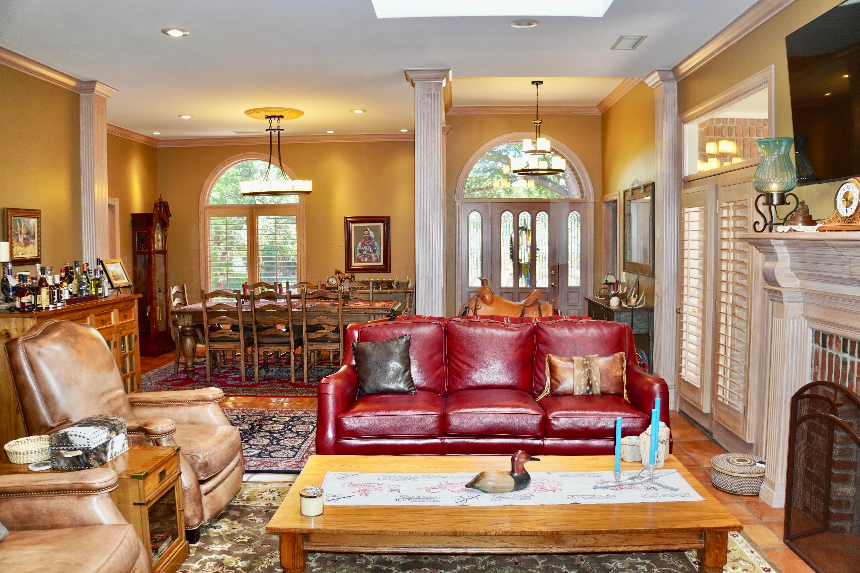 13 Willow Bridge Drive Amarillo, TX 79106 - Photo 11 of 46 Living Room