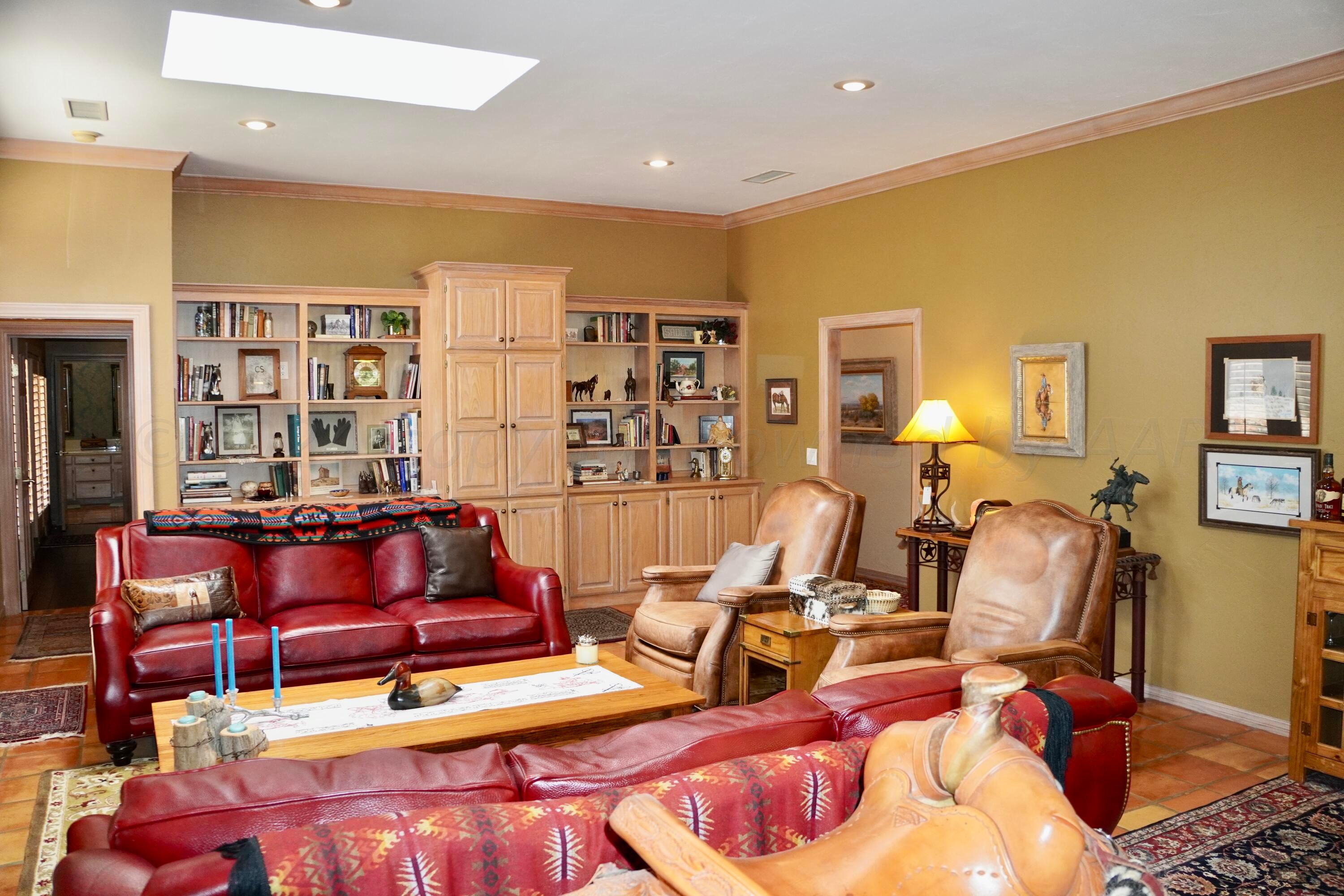 13 Willow Bridge Drive Amarillo, TX 79106 - Photo 6 of 46 Living Room