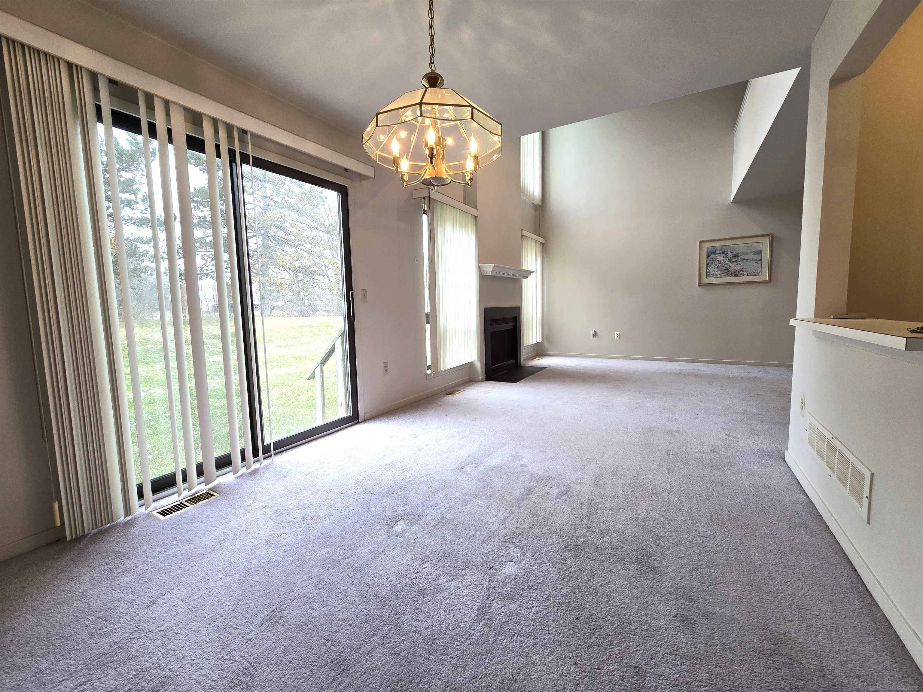 695 Charing Court Rochester, MI 48307 - Photo 5 of 57 50164220-ed1611df-48f4-4cda-b38f-9eeeb9eb99cb.JPG