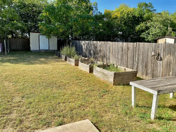 $1,750 | 7504 Bennett Avenue, Unit B, Austin, TX 78752