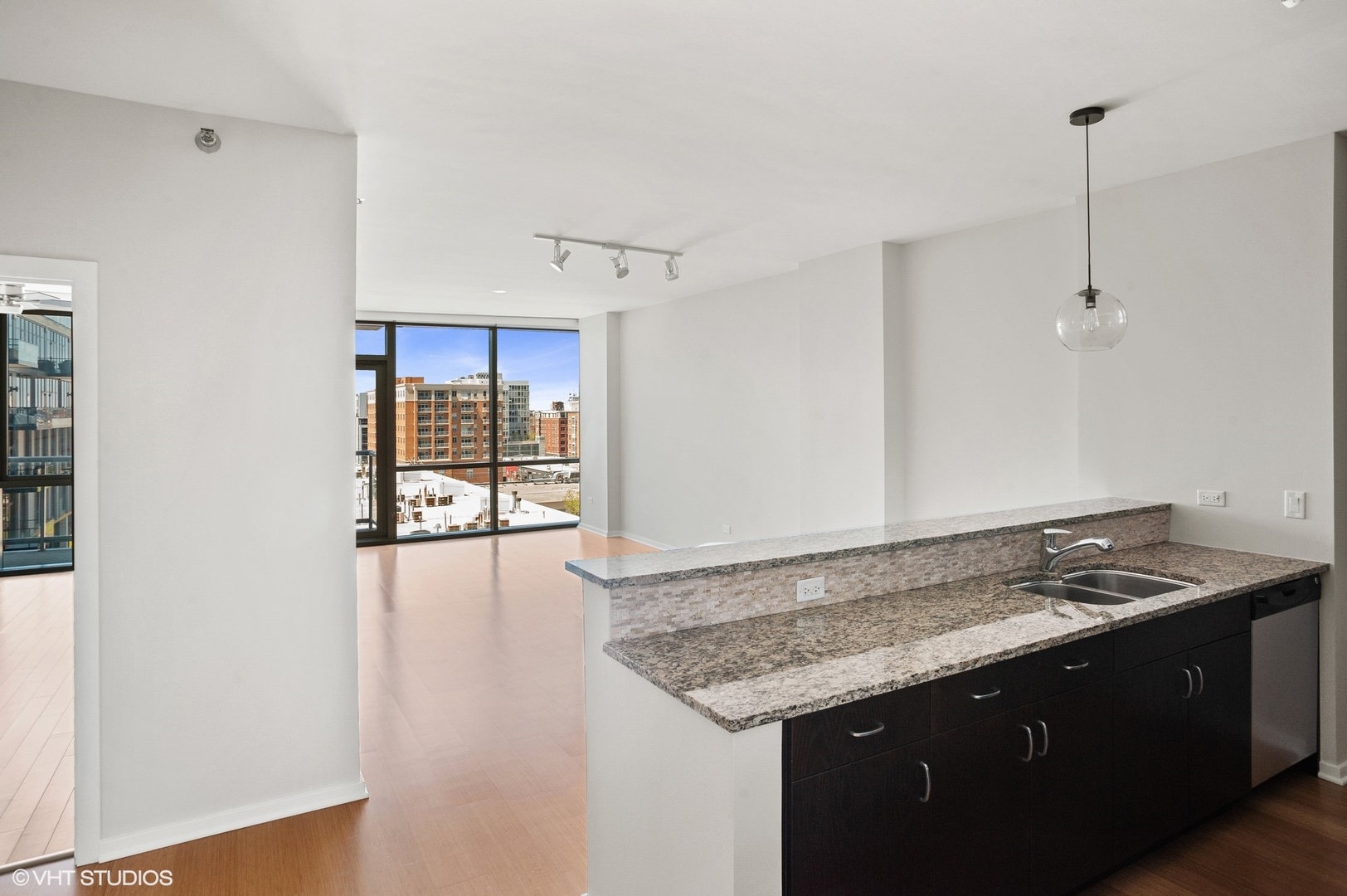 123 South Green Street, Unit 809B Chicago, IL 60607 - Photo 3 of 17
