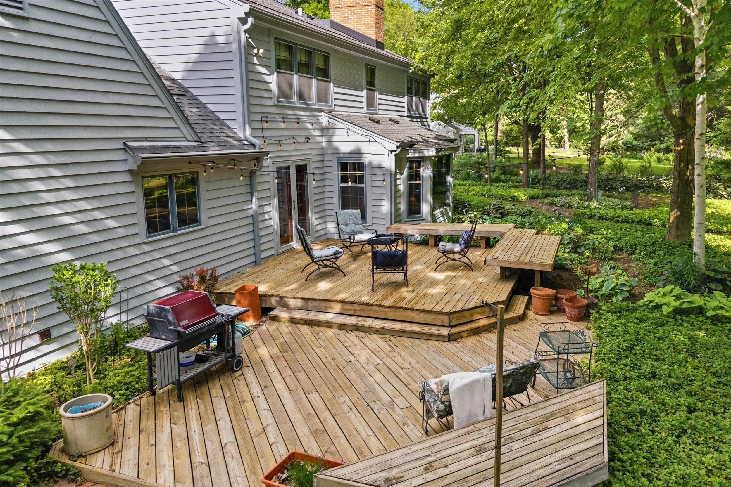 304 Fieldstone Road Delafield, WI 53018 - Photo 2 of 16 Multi-Level Deck