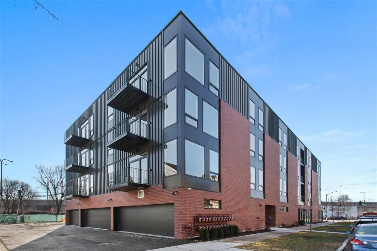 3953 West Dakin St Unit 205  