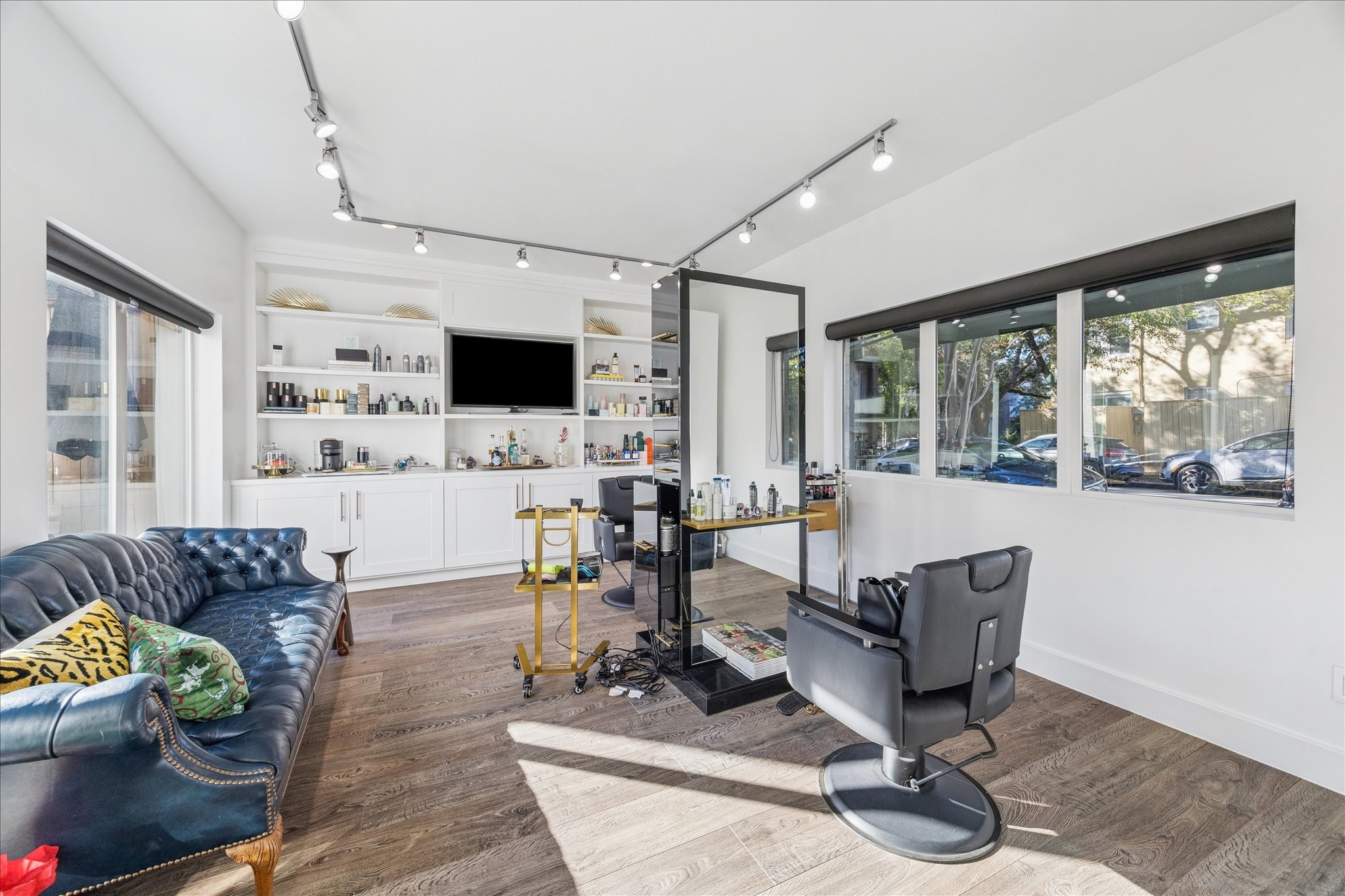 1919 Missouri Street Houston, TX 77019 - Photo 8 of 27 a living room with furniture and a flat screen tv