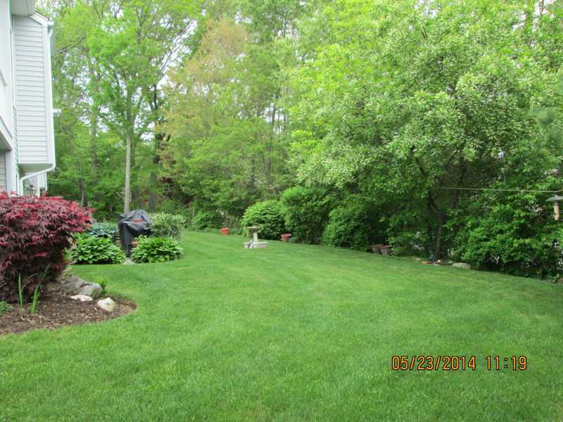 46 Quail Ridge Lane, Unit 4 Warwick, RI 02886 - Photo 4 of 20 Yard/Garden.