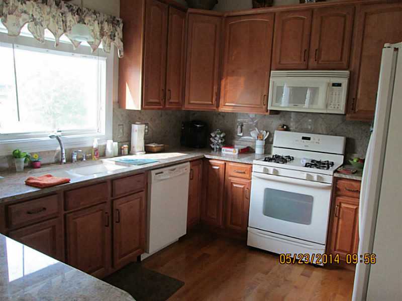 46 Quail Ridge Lane, Unit 4 Warwick, RI 02886 - Photo 8 of 20 Kitchen.