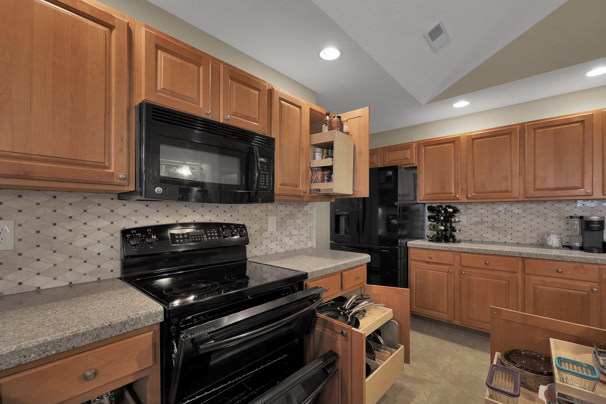 5685 White Goose Road Westerville, OH 43081 - Photo 17 of 37 The Ultimate Spice Storage!