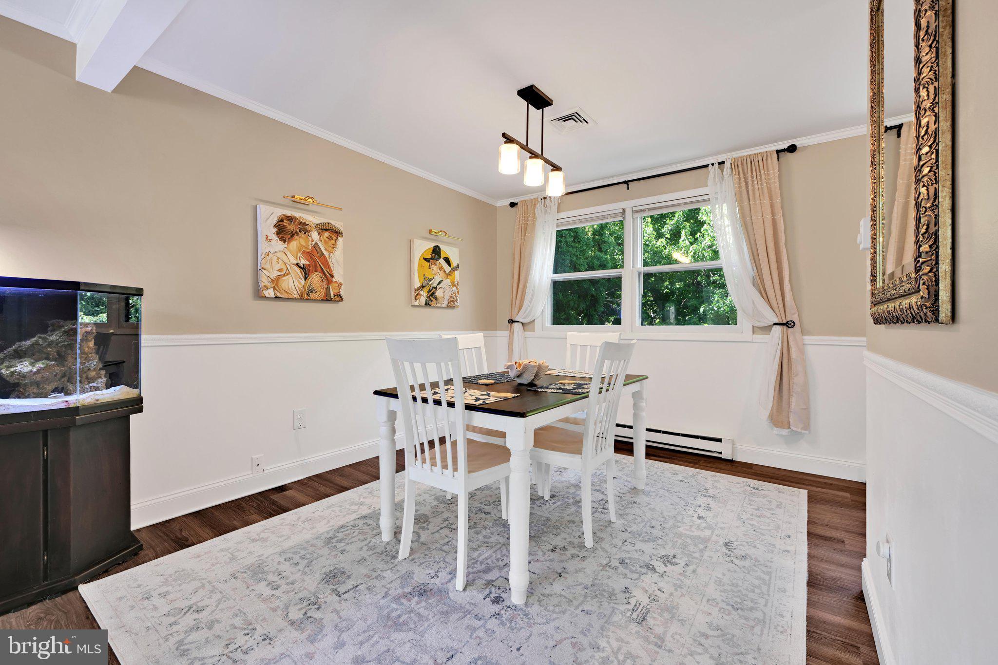 4815 Delbrook Road Mechanicsburg, PA 17050 - Photo 4 of 34 Dining Area