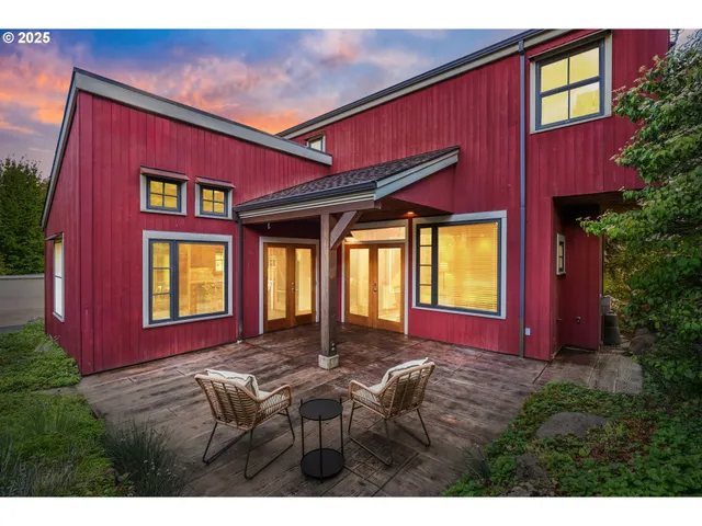 a view of front of a house with a porch