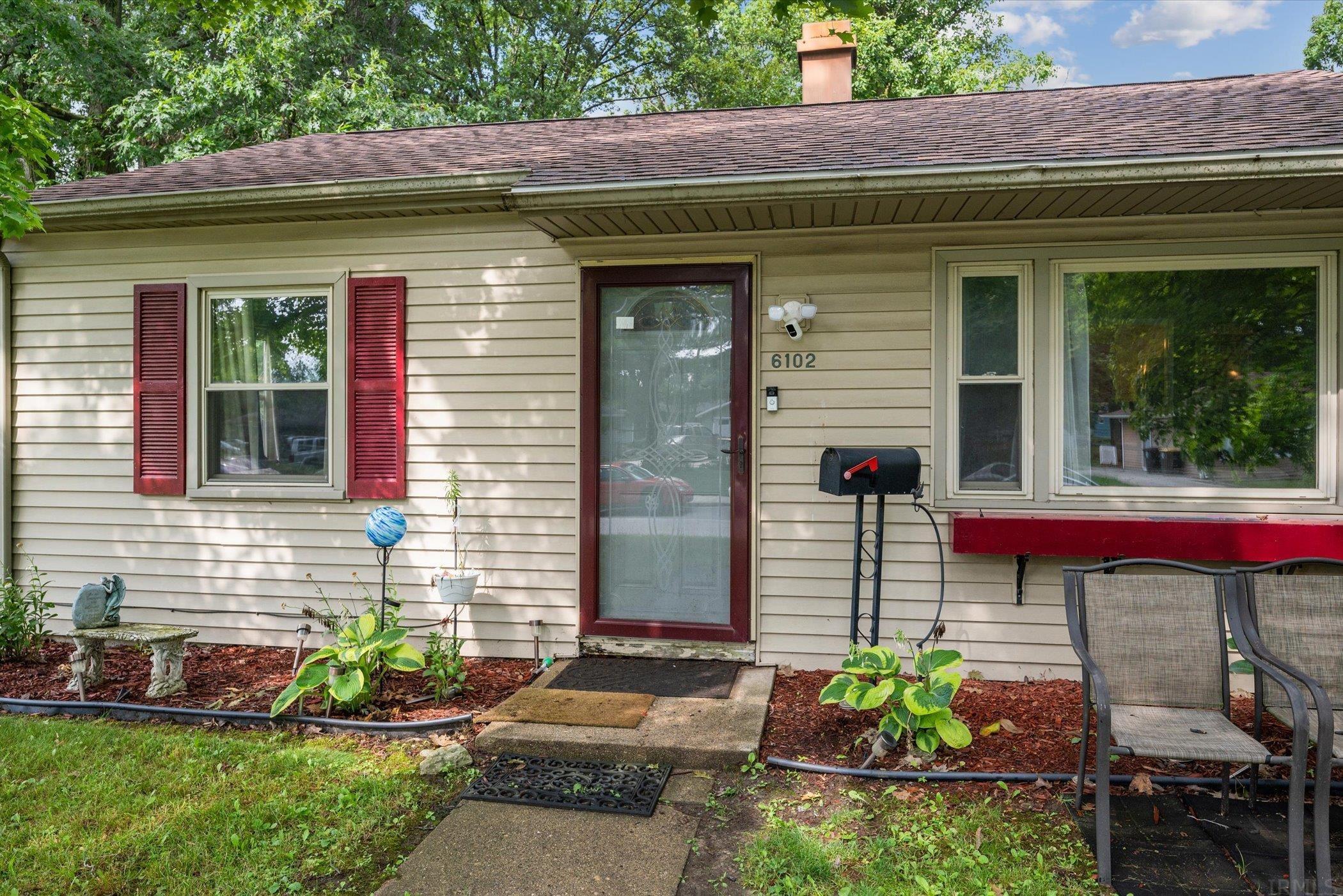 6102 Oakmont Road Fort Wayne, IN 46816 - Photo 2 of 27