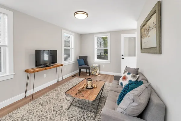 $4,250 | 3 Madison Street, Unit 3, Newburyport, MA 01950