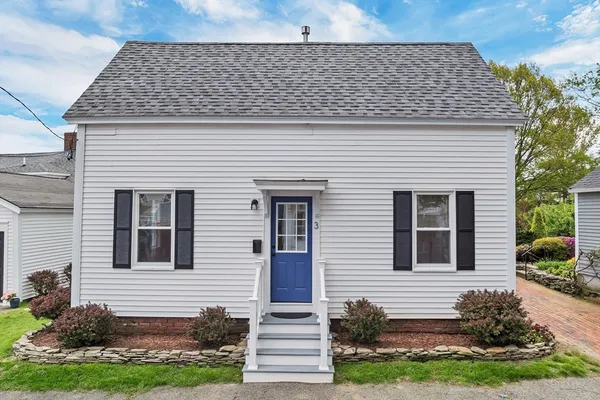 $4,250 | 3 Madison Street, Unit 3, Newburyport, MA 01950