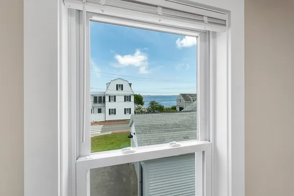 $4,250 | 3 Madison Street, Unit 3, Newburyport, MA 01950