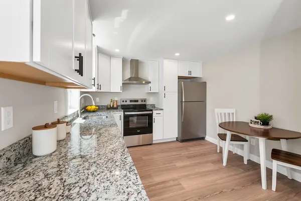 $4,250 | 3 Madison Street, Unit 3, Newburyport, MA 01950