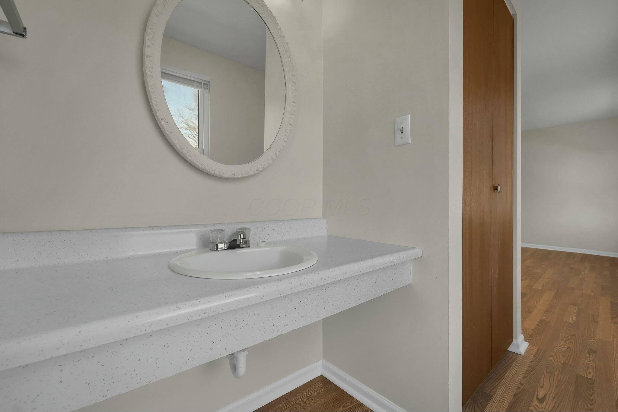 1713 Parkgate Road Columbus, OH 43229 - Photo 17 of 30 tempImagexSlFEs