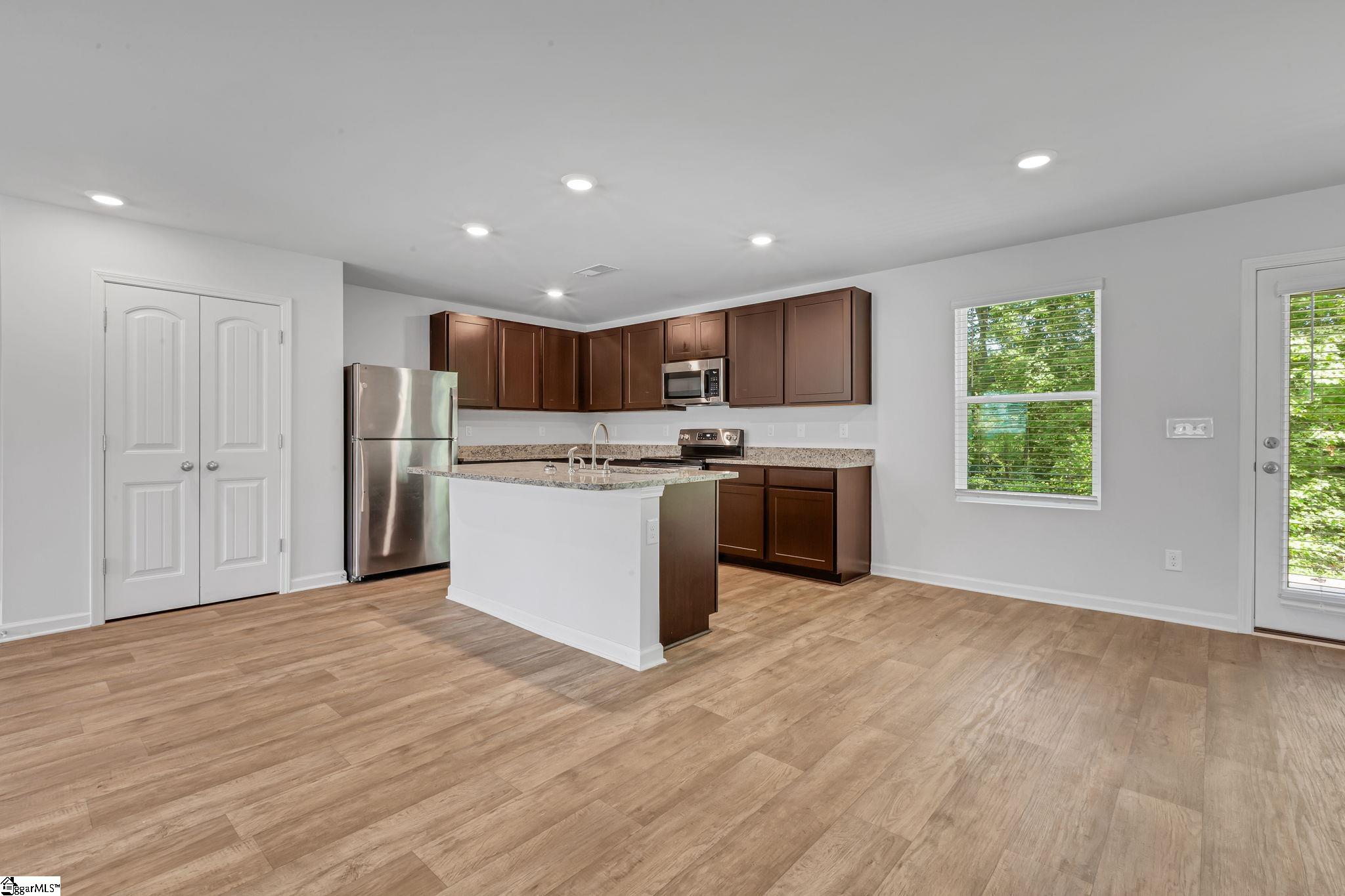 106 Westminster Avenue Anderson, SC 29625 - Photo 8 of 37