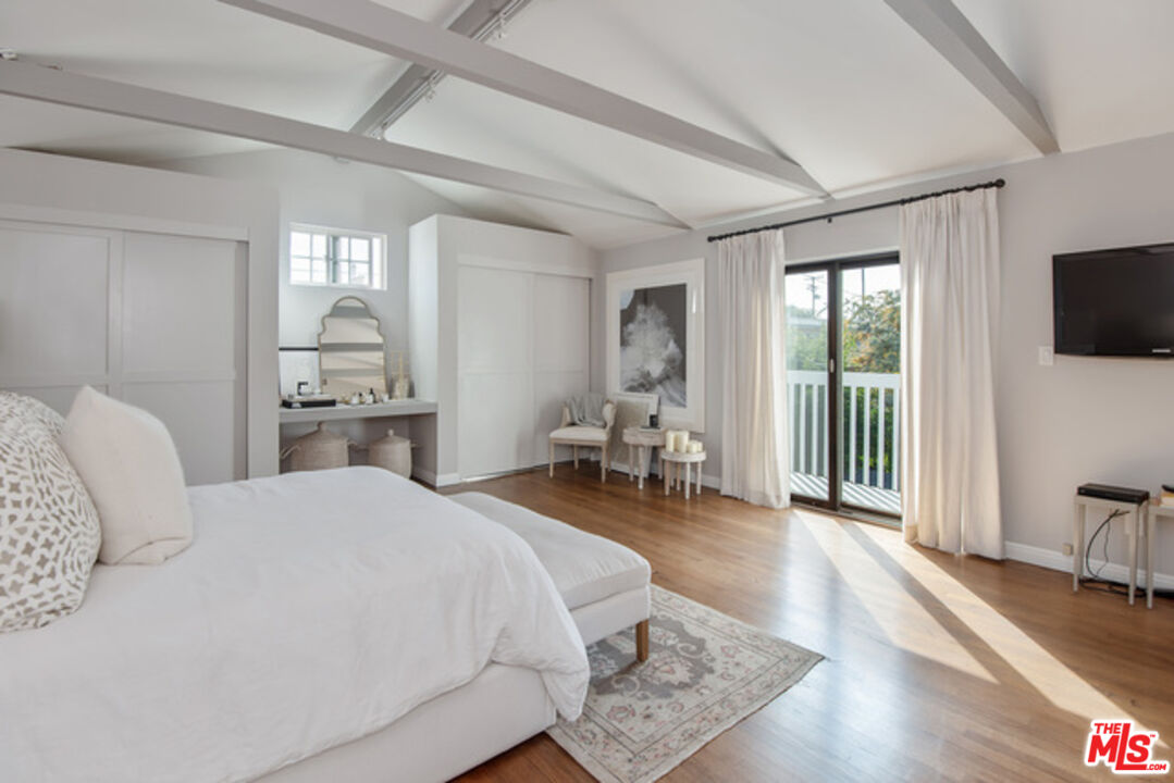 426 Venice Way Venice, CA 90291 - Photo 12 of 21 a spacious bedroom with a bed and wooden floor