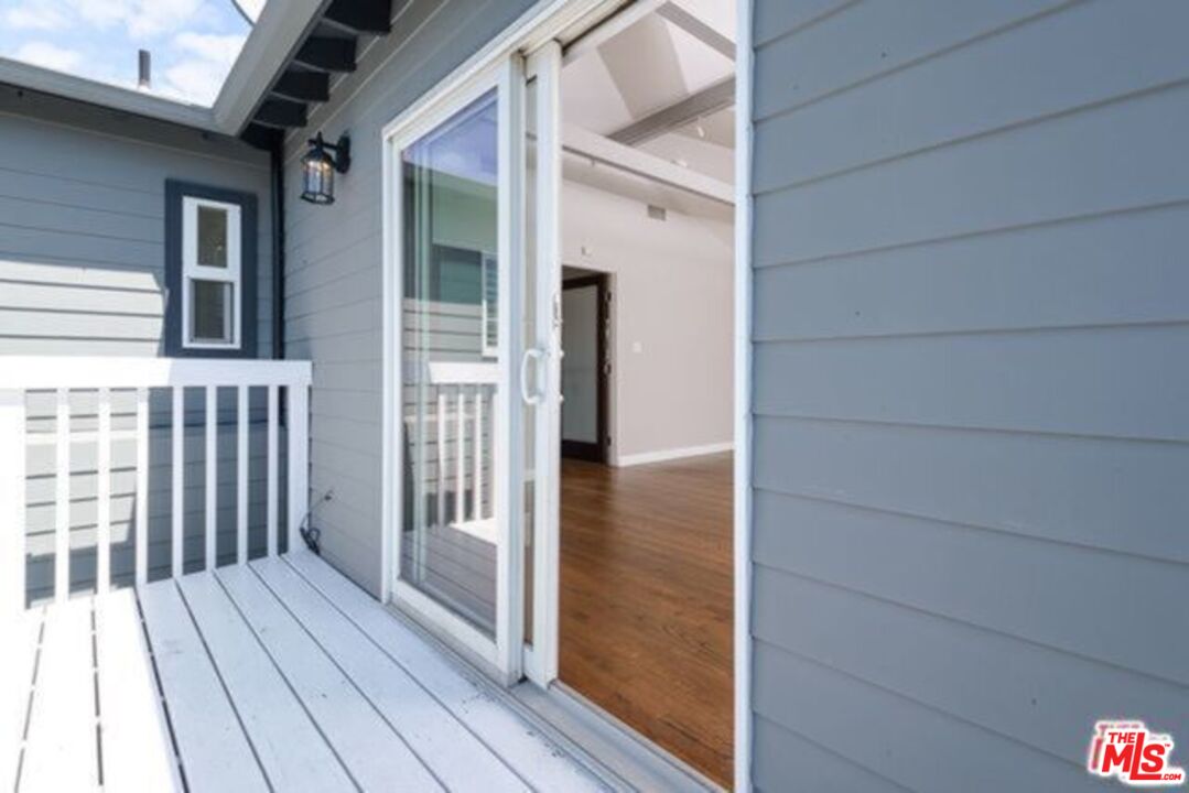 426 Venice Way Venice, CA 90291 - Photo 16 of 21 a view of a house with a door