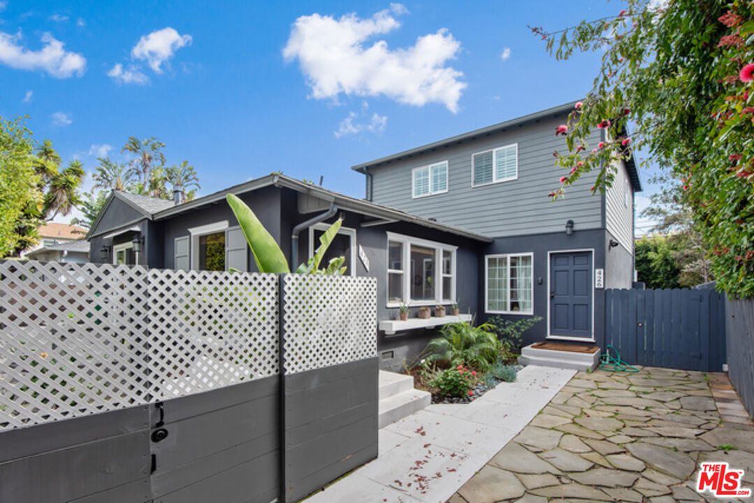 426 Venice Way Venice, CA 90291 - Photo 17 of 21 a front view of a house with a yard