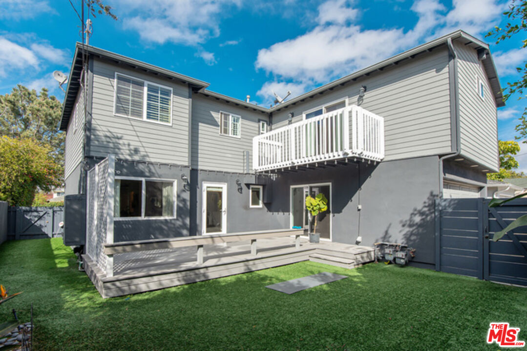 426 Venice Way Venice, CA 90291 - Photo 21 of 21 a front view of house with yard and outdoor seating
