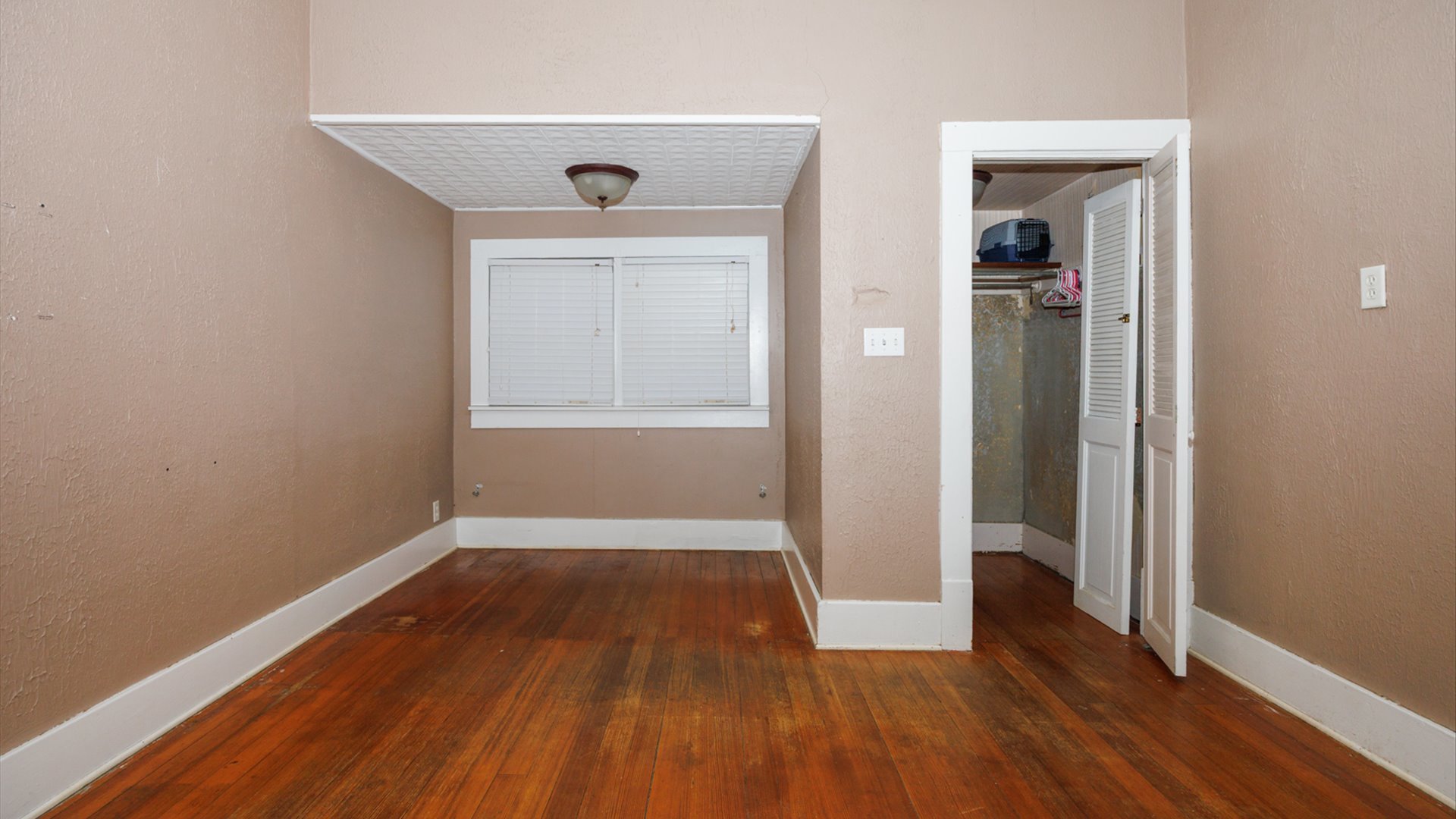 517 North Walnut Street Clinton, IL 61727 - Photo 20 of 29 an empty room with wooden floor and closet