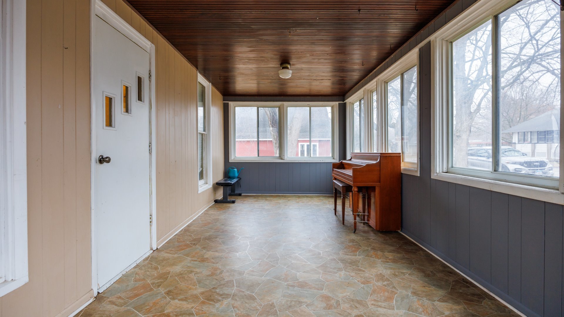 517 North Walnut Street Clinton, IL 61727 - Photo 2 of 29 a view of livingroom with furniture and windows