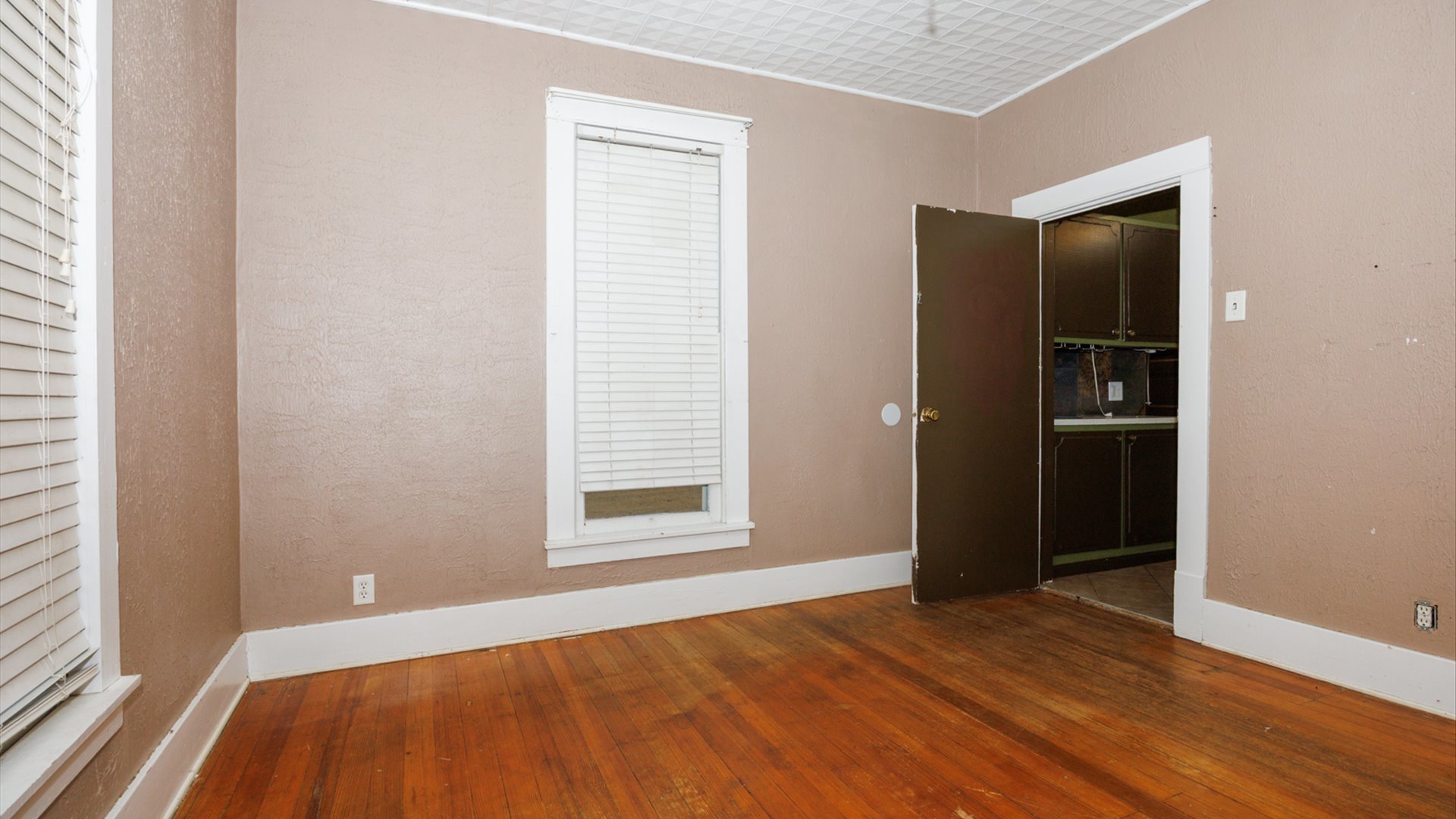 517 North Walnut Street Clinton, IL 61727 - Photo 22 of 29 an empty room with closet and windows
