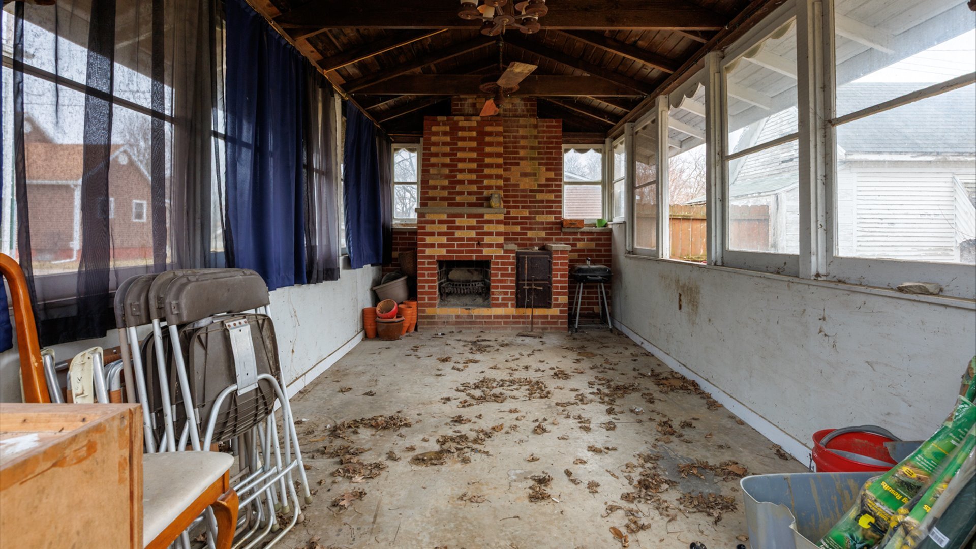 517 North Walnut Street Clinton, IL 61727 - Photo 23 of 29 a view of hall way with furniture