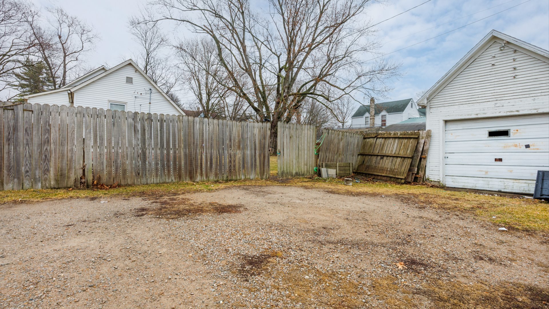 517 North Walnut Street Clinton, IL 61727 - Photo 24 of 29 a backyard of house