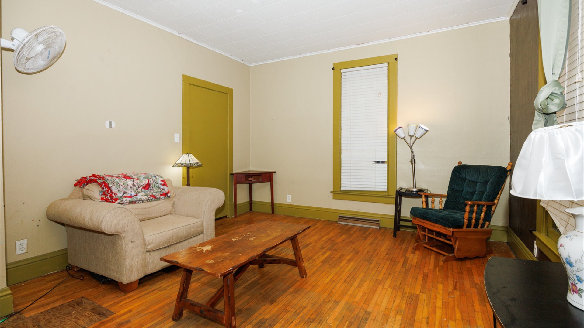 517 North Walnut Street Clinton, IL 61727 - Photo 3 of 29 a living room with furniture and a wooden floor