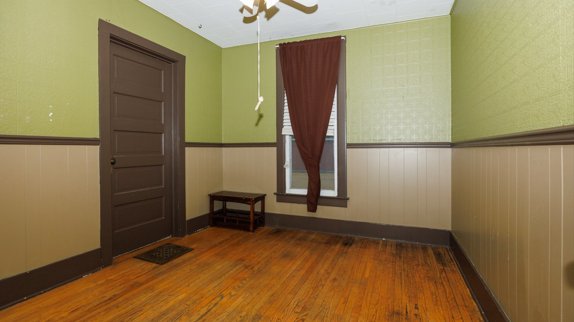 517 North Walnut Street Clinton, IL 61727 - Photo 9 of 29 a view of a room with wooden floor and a window
