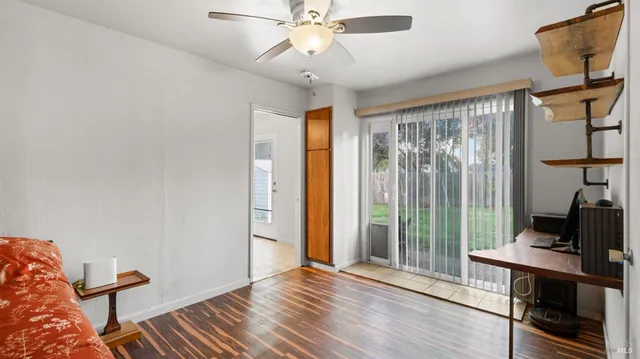 a view of a livingroom with furniture and a ceiling fan