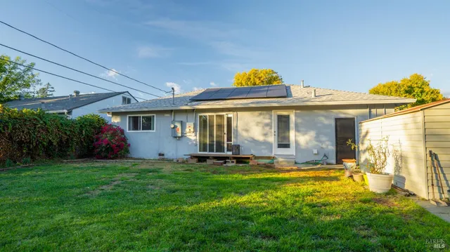 a view of a house with a yard