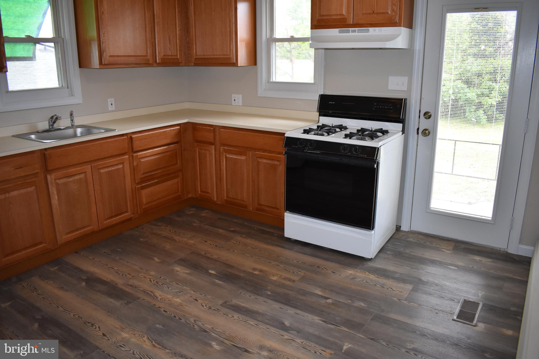 202 Fifth Avenue Baltimore, MD 21227 - Photo 5 of 22