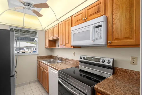 $1,475 | 911 Savannas Point Drive, Unit B, Fort Pierce, FL 34982