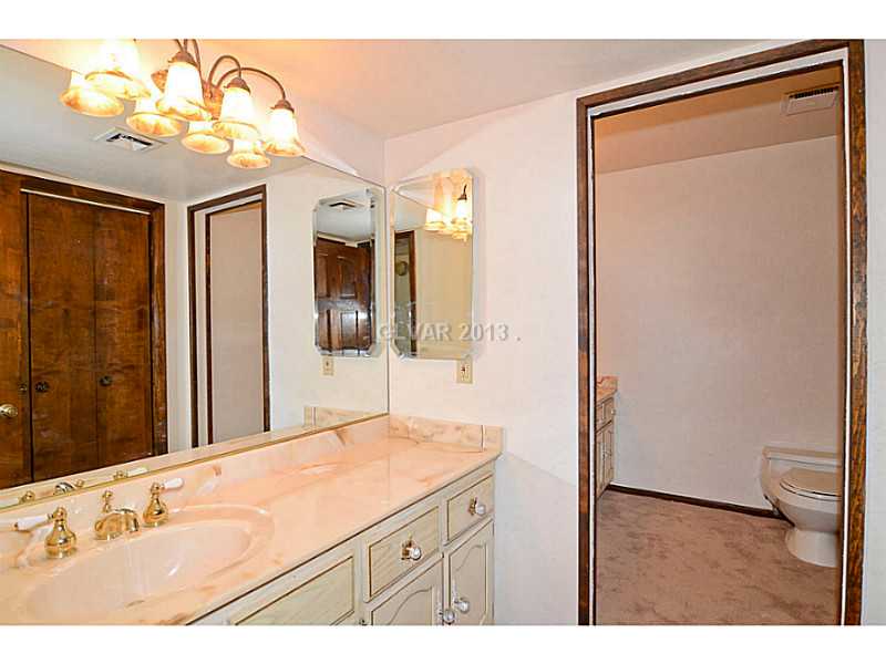 1685 Westwind Road Las Vegas, NV 89146 - Photo 14 of 26 Master Bath/Spa.