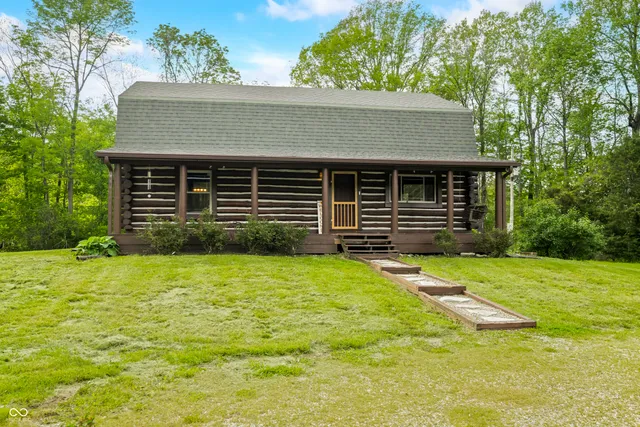 $489,900 | 6968 South 300 West, Trafalgar, IN 46181