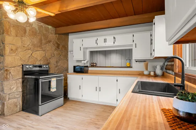 $489,900 | 6968 South 300 West, Trafalgar, IN 46181